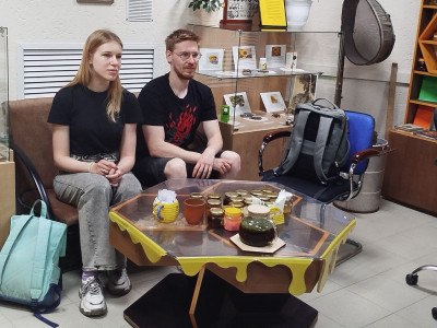 Студенты из Новосибирска в Пчелотеке